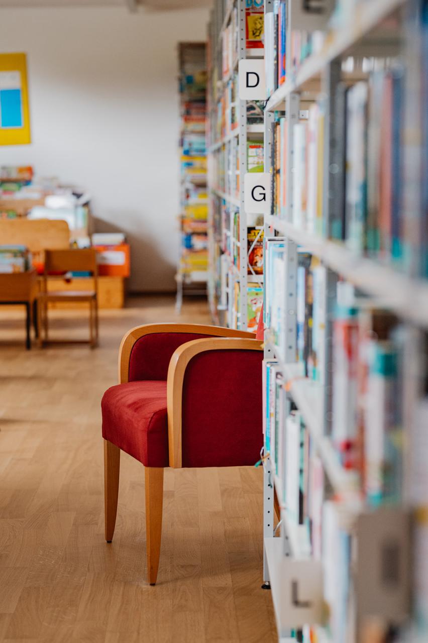 Detail - roter Stuhl