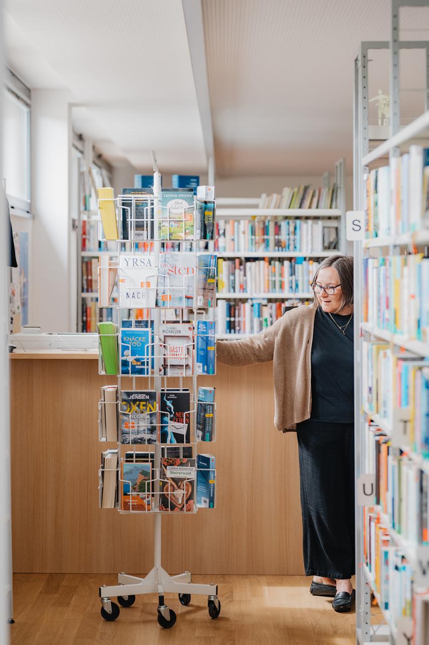 Runder Bücherständer, Sabine