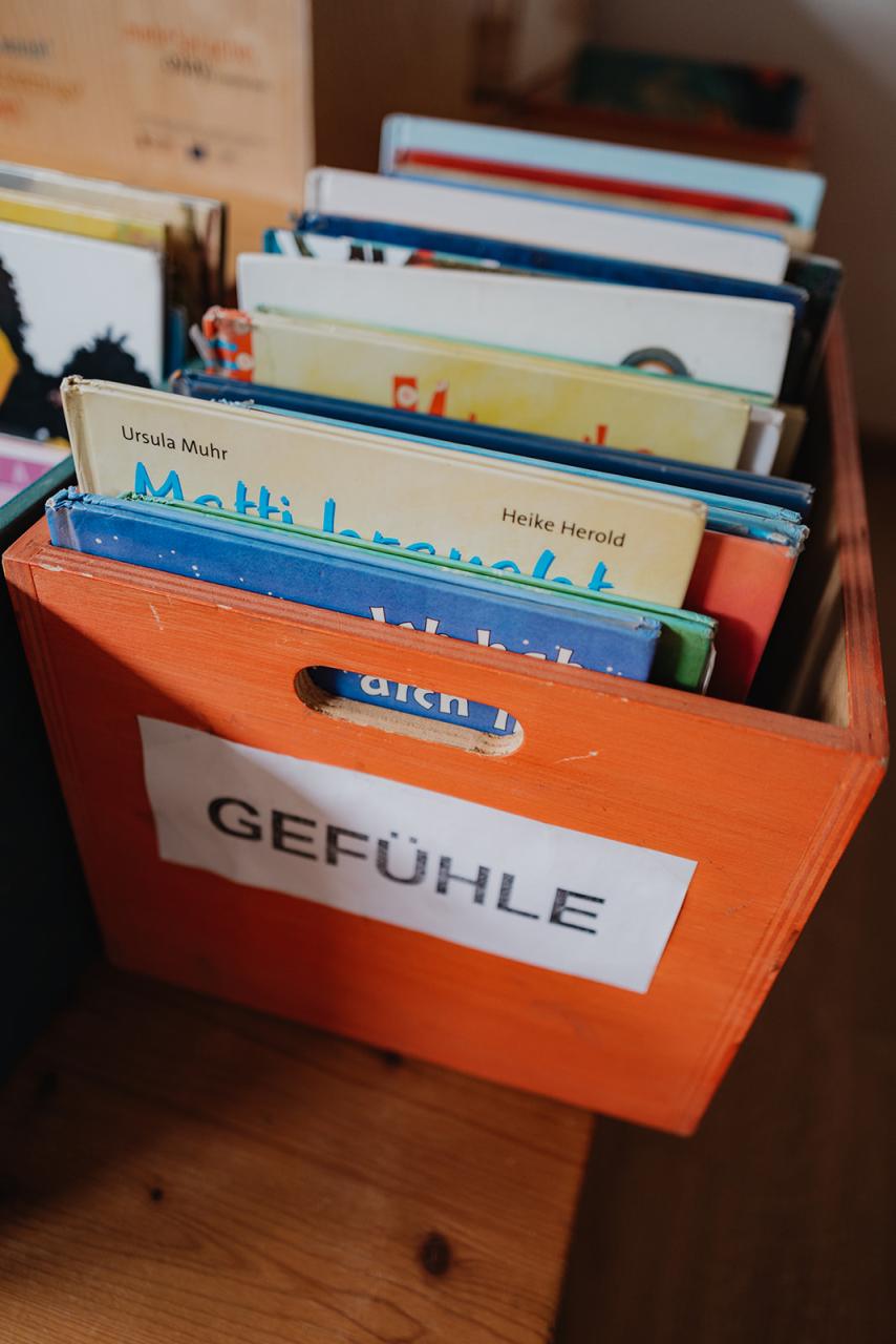 Kiste mit Aufschrift "Gefühle"